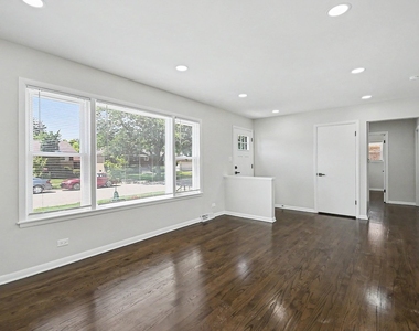 811 E End Avenue - Photo Thumbnail 9