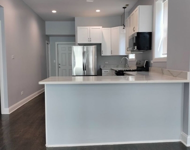 1529 S Central Park Avenue - Photo Thumbnail 4