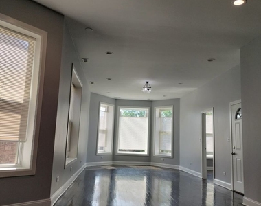 1529 S Central Park Avenue - Photo Thumbnail 2