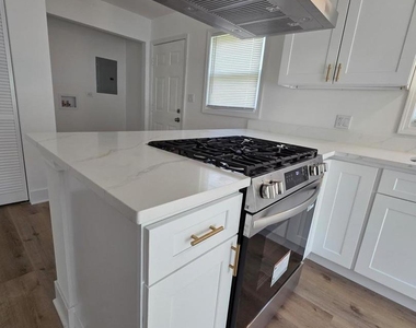 14916 Langley Avenue - Photo Thumbnail 6