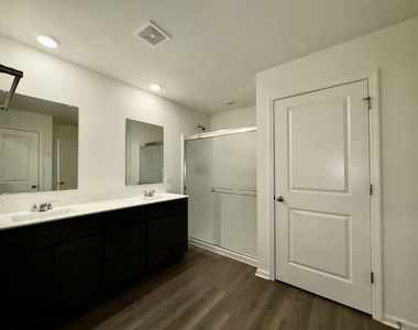 13520 S Carmel Boulevard - Photo Thumbnail 8