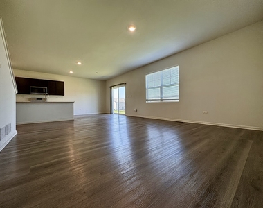 13520 S Carmel Boulevard - Photo Thumbnail 3