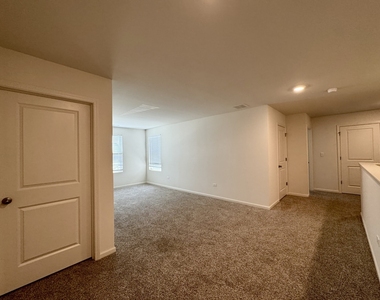 13520 S Carmel Boulevard - Photo Thumbnail 6