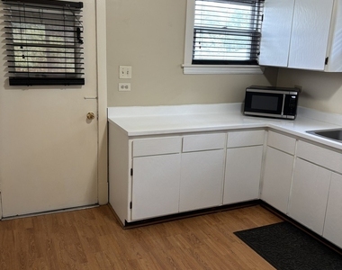 3407 Cuyler Avenue - Photo Thumbnail 16