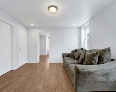 465 W 27th Street - Photo Thumbnail 5