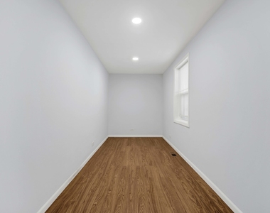 465 W 27th Street - Photo Thumbnail 12