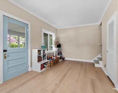 701 Edison Street - Photo Thumbnail 3