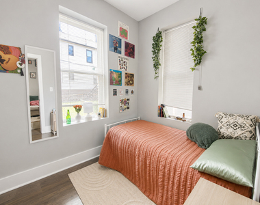 1726 W 21st Street - Photo Thumbnail 3