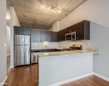 235 W Van Buren Street - Photo Thumbnail 10