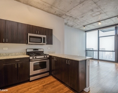 235 W Van Buren Street - Photo Thumbnail 12
