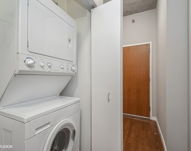 235 W Van Buren Street - Photo Thumbnail 18