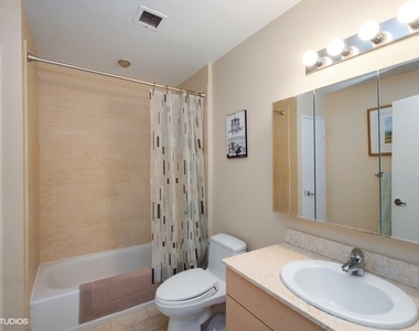 653 N Kingsbury Street - Photo Thumbnail 7
