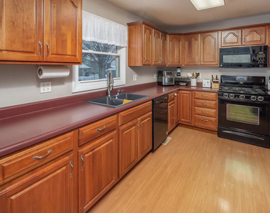 3117 Windsor Drive - Photo Thumbnail 6