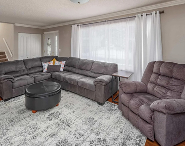 3117 Windsor Drive - Photo Thumbnail 3