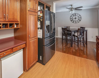 3117 Windsor Drive - Photo Thumbnail 7