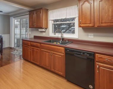 3117 Windsor Drive - Photo Thumbnail 5