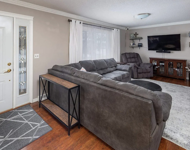 3117 Windsor Drive - Photo Thumbnail 1