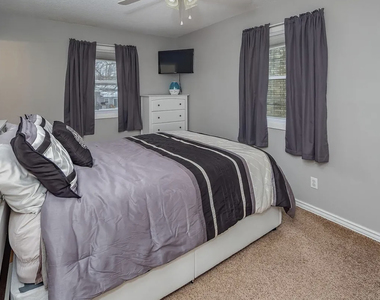 3117 Windsor Drive - Photo Thumbnail 14
