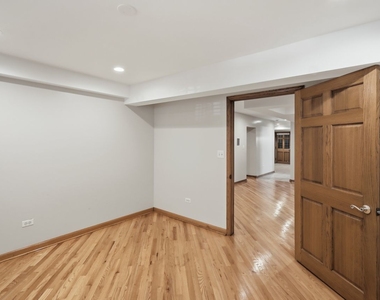 5203 S Woodlawn Avenue - Photo Thumbnail 11