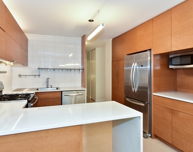 400 E Randolph Street - Photo Thumbnail 1