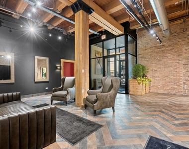 153 W Ohio Street - Photo Thumbnail 7