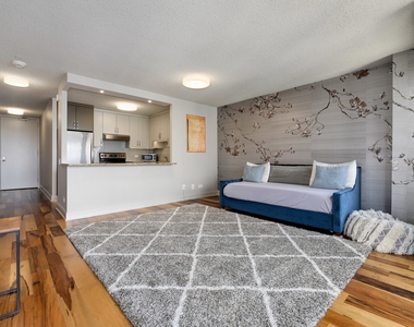 30 E Huron Street - Photo Thumbnail 5