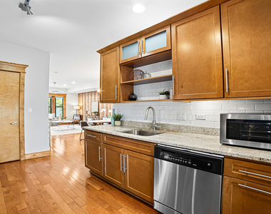 650 N Wood Street - Photo Thumbnail 8