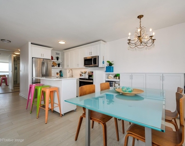 1455 N Sandburg Terrace - Photo Thumbnail 11