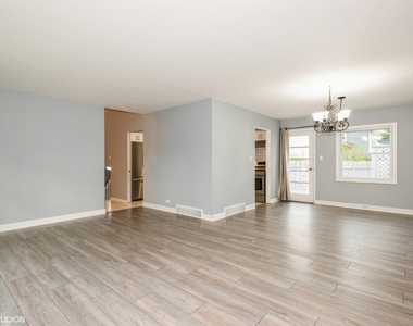 319 Shirley Court - Photo Thumbnail 5