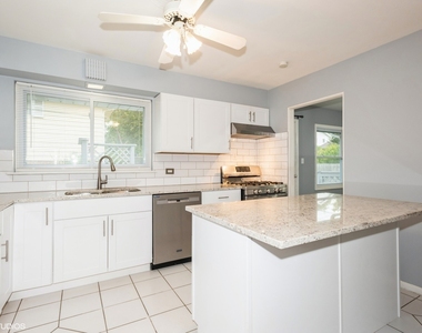319 Shirley Court - Photo Thumbnail 6
