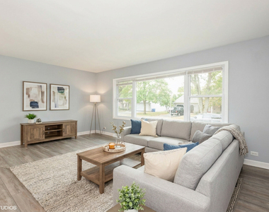 319 Shirley Court - Photo Thumbnail 3