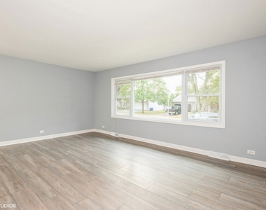 319 Shirley Court - Photo Thumbnail 2