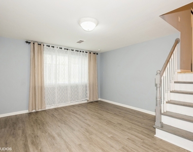 319 Shirley Court - Photo Thumbnail 16