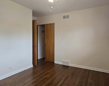 8607 N Osceola Avenue - Photo Thumbnail 12
