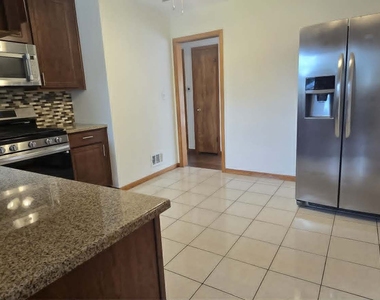 8607 N Osceola Avenue - Photo Thumbnail 8