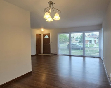 8607 N Osceola Avenue - Photo Thumbnail 14