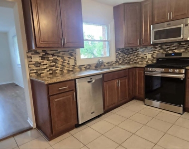 8607 N Osceola Avenue - Photo Thumbnail 5