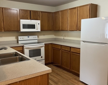 903 Silverstone Drive - Photo Thumbnail 4