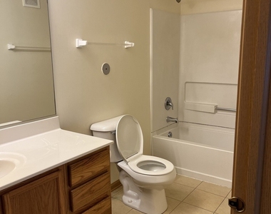 903 Silverstone Drive - Photo Thumbnail 5