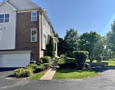11 E Willow Road - Photo Thumbnail 2