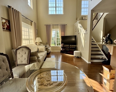 11 E Willow Road - Photo Thumbnail 3