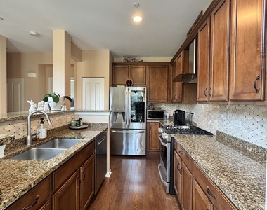 11 E Willow Road - Photo Thumbnail 6