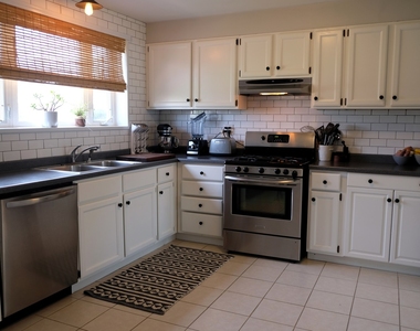 891 E Grant Drive - Photo Thumbnail 3