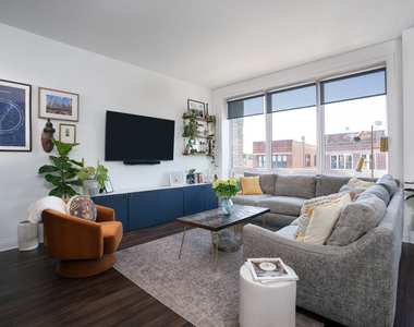 2646 W Augusta Boulevard - Photo Thumbnail 2