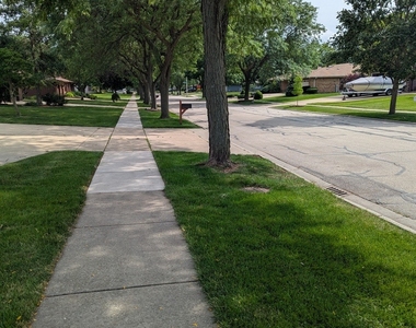121 Glenridge Lane - Photo Thumbnail 3