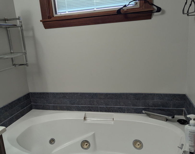 121 Glenridge Lane - Photo Thumbnail 11