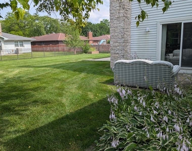 121 Glenridge Lane - Photo Thumbnail 2