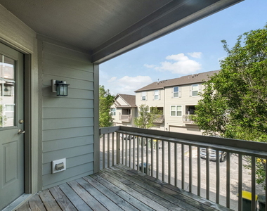 113 Blackhawk Court - Photo Thumbnail 10