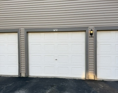 705 E Whispering Oaks Drive - Photo Thumbnail 1