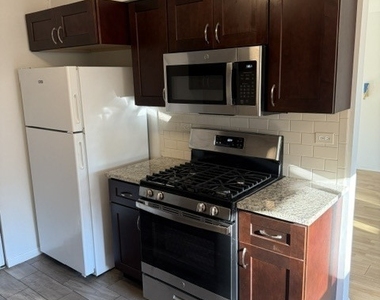 705 E Whispering Oaks Drive - Photo Thumbnail 5